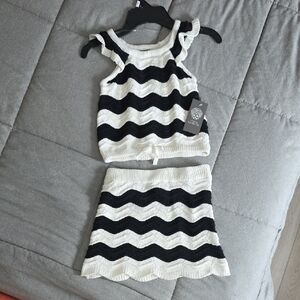 Vince Camuto NWT Kids Size 5 Monochrome Striped Knit